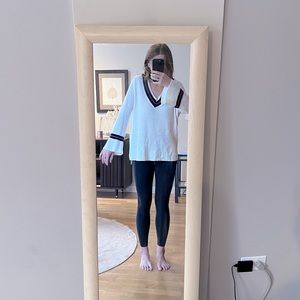 Cabi v-neck sweater medium